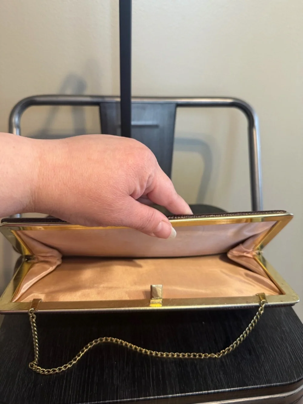 Vintage Brown Textured Frame-Top Chain Handle Bag - Picture 6 of 7